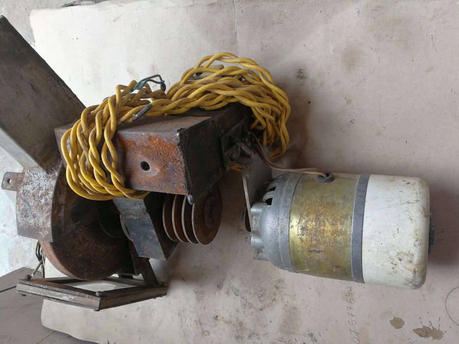 Polizor de banc cu motor de 220