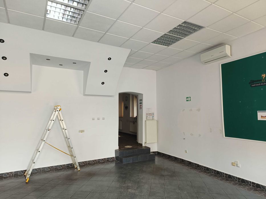 Inchiriez spatiu comercial Zona Centrala Botosani, 73 mp