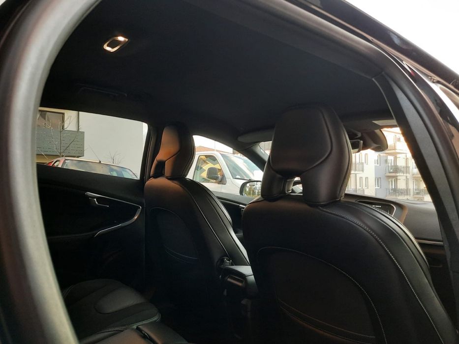 Volvo v40.