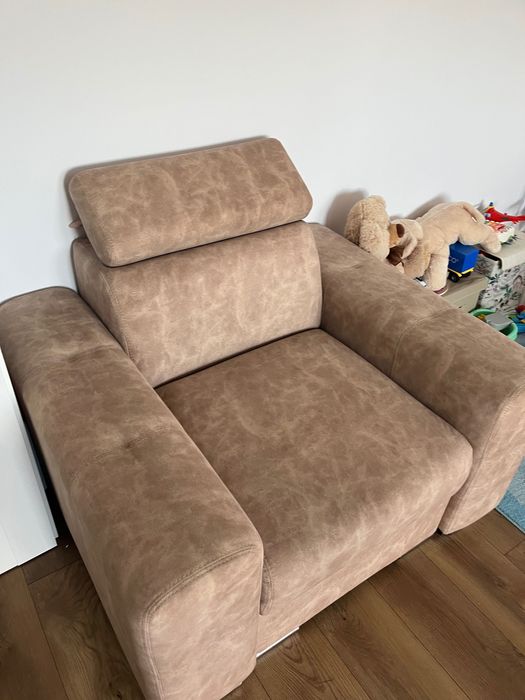 Vând canapea și fotoliu