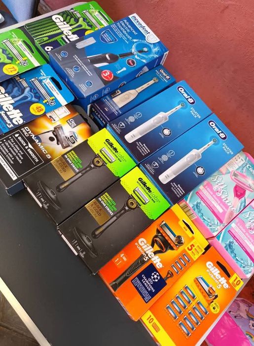 Vând aparate gillette, rezerve,oral b.