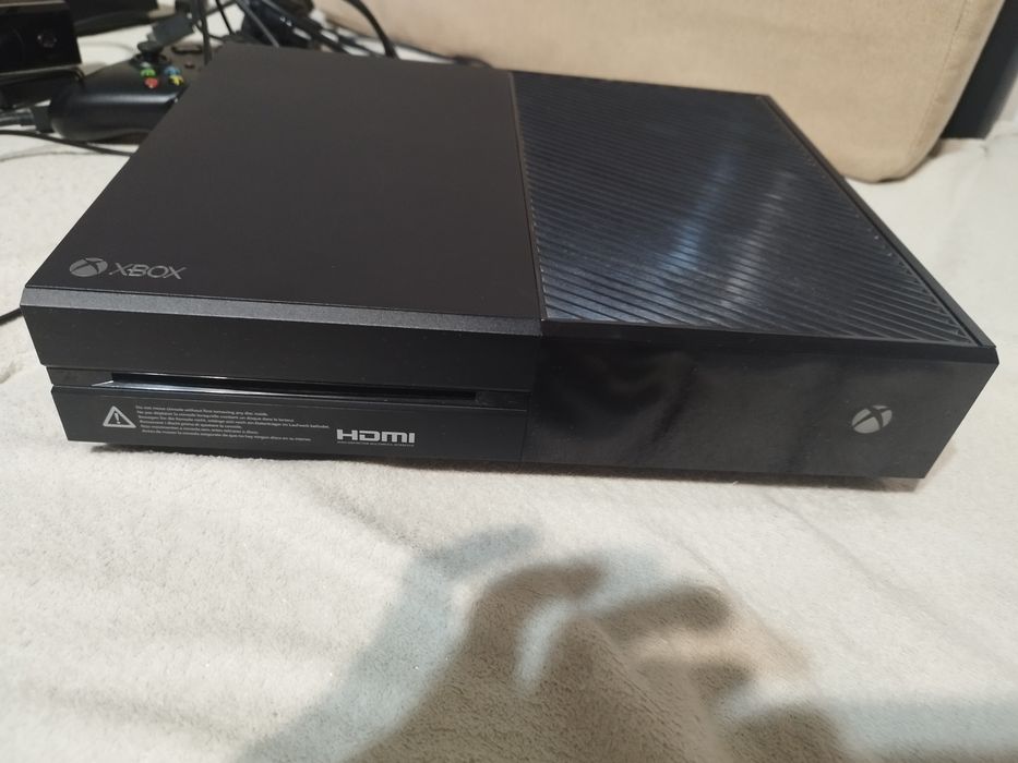 Xbox one 500gb full box +kinect + 8 jocuri ,1 controller