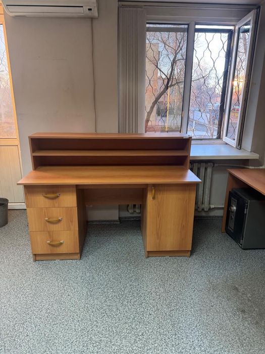 Продам офисную мебель.