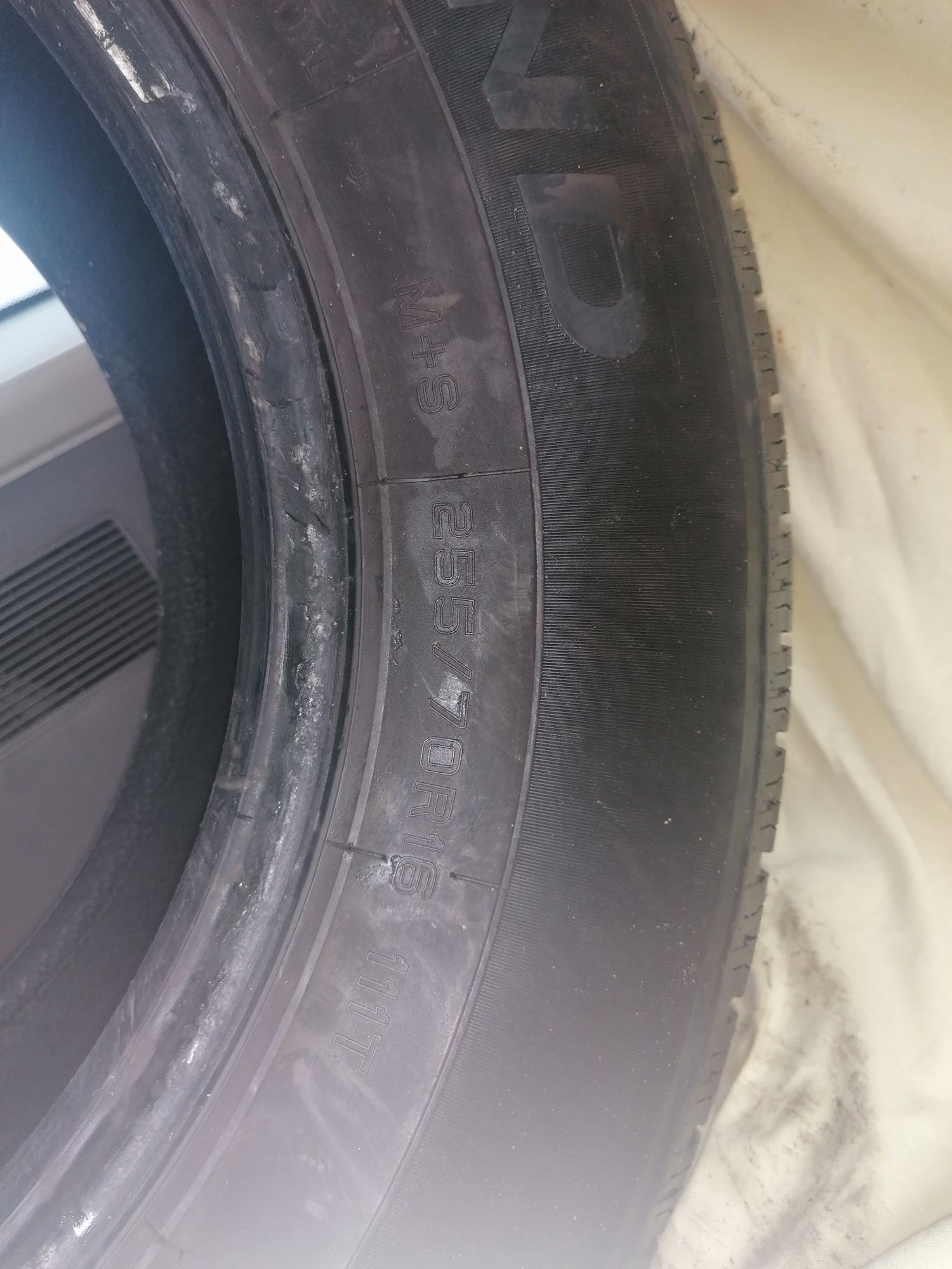 Продавам гуми за джип Cachland CH-HT7006 255/70 R16 111T M+S DOT 4917.