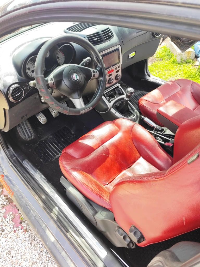 Alfa Romeo GT на части