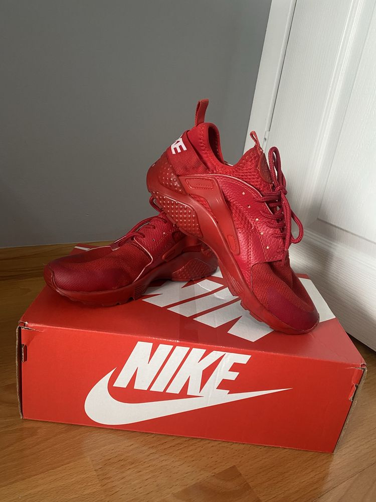 леки обувки nike