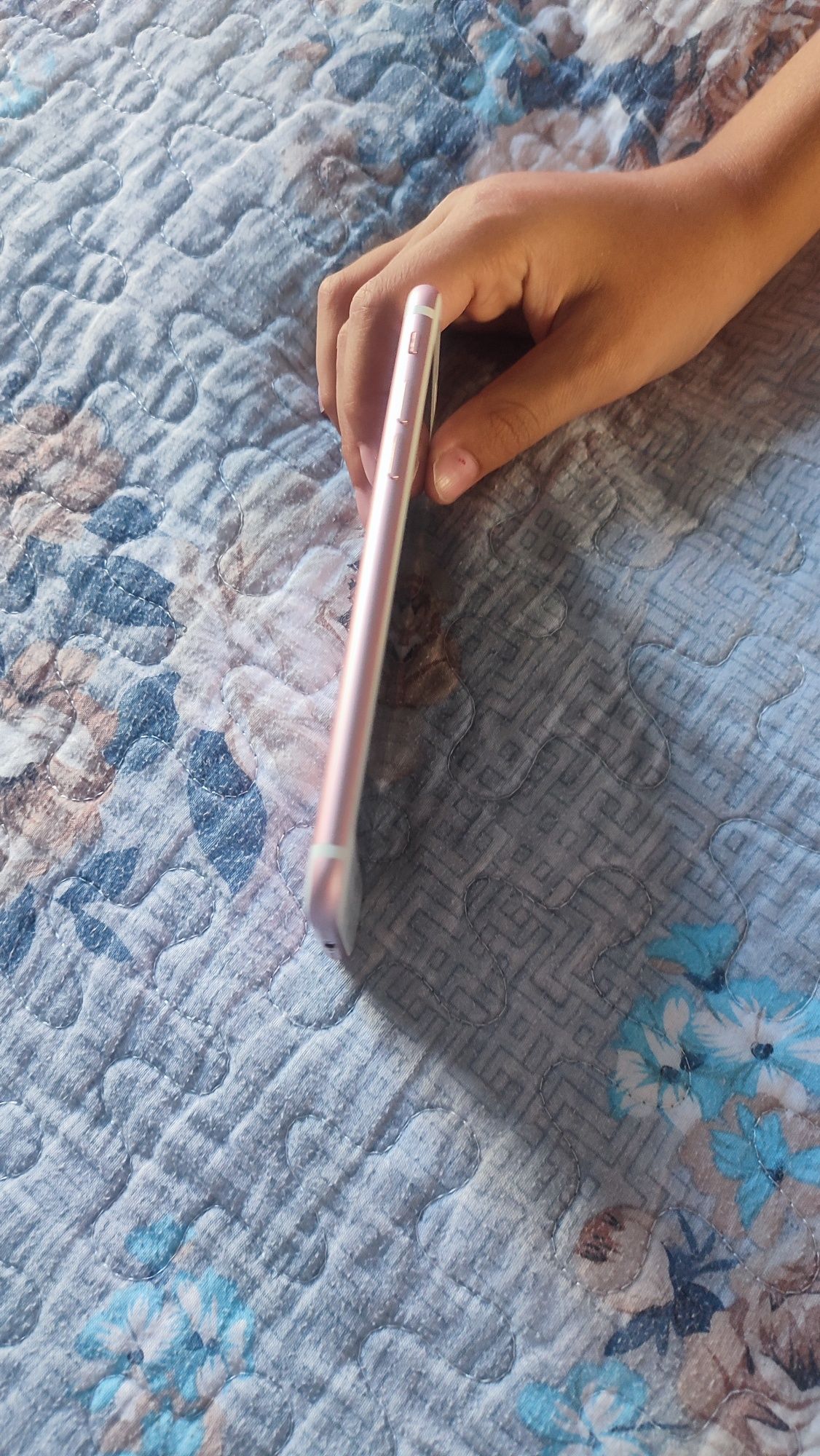 iPhone mobile 7 sotiladi
