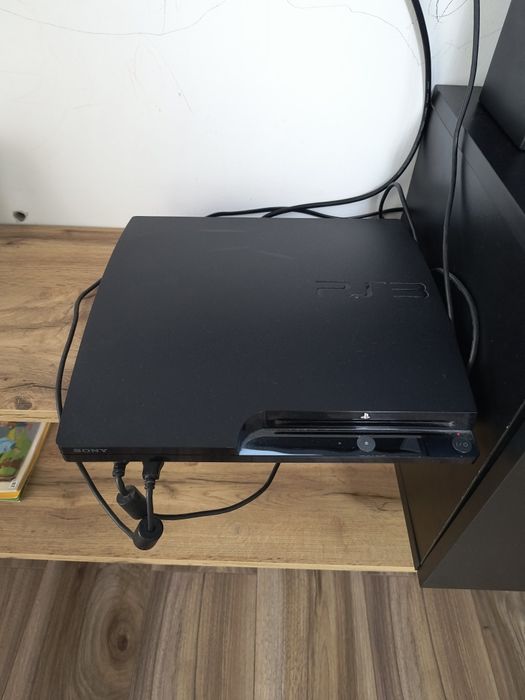 Vând PlayStation 3