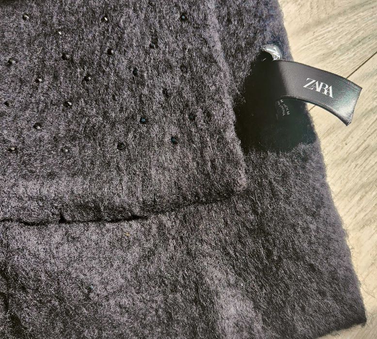 Fular Zara călduros și elegant cu ștrasuri și conținut de lână