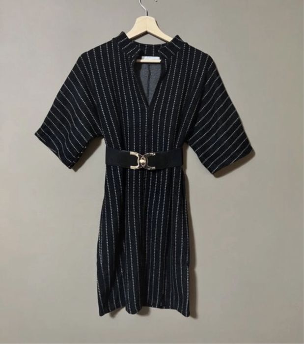 Rochie Zara calduroasa alb negru cu maneci clopot