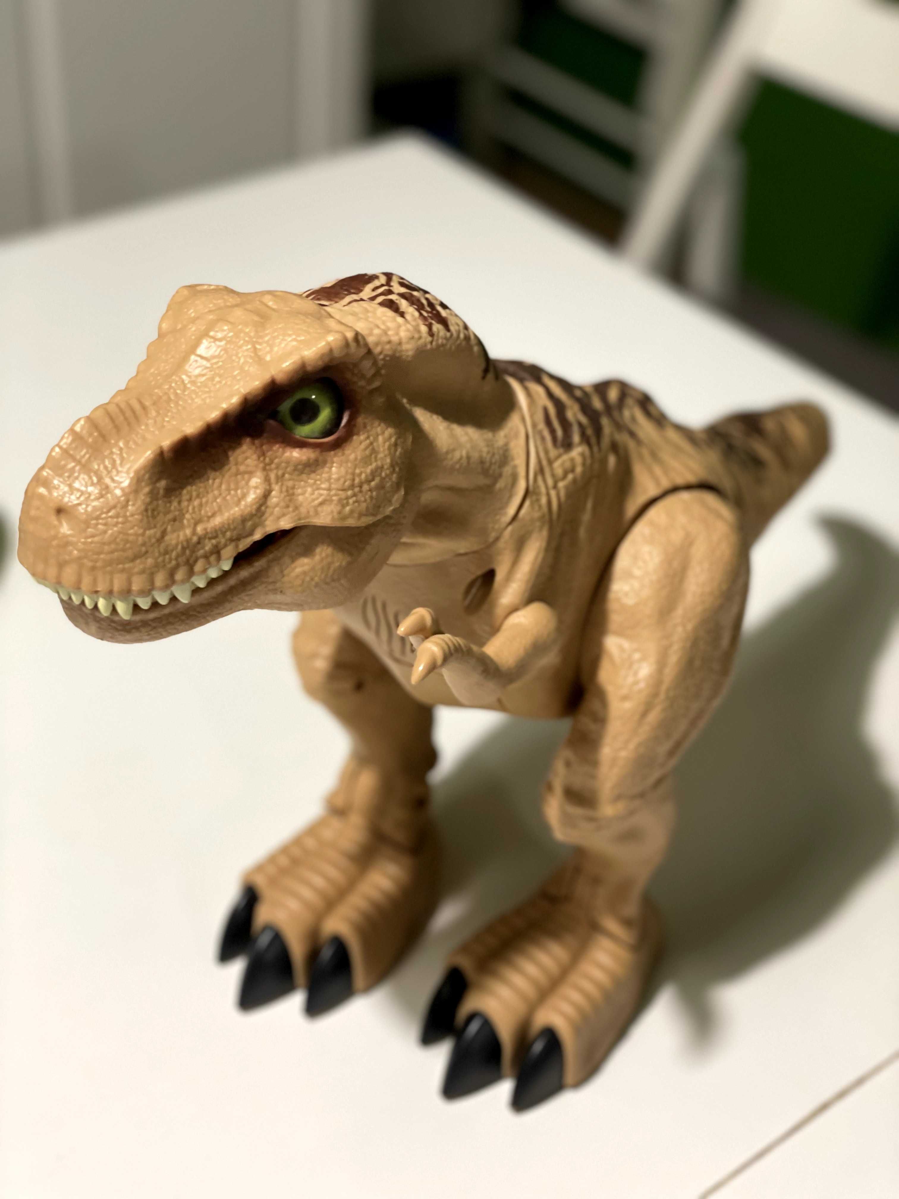 Dinozaur robotizat-Jucarie interactiva Dinos Unleashed, Dinozaur T-Rex