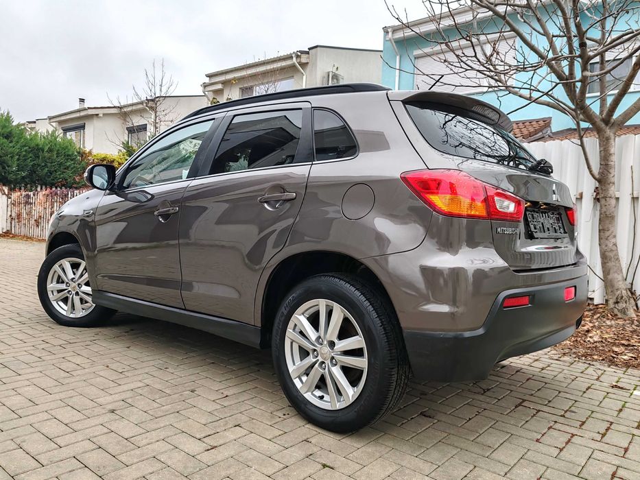 Mitshubishi ASX 1.8DiEuro5NaviPieleXenonPanoramicCmrMasalierInczScaune