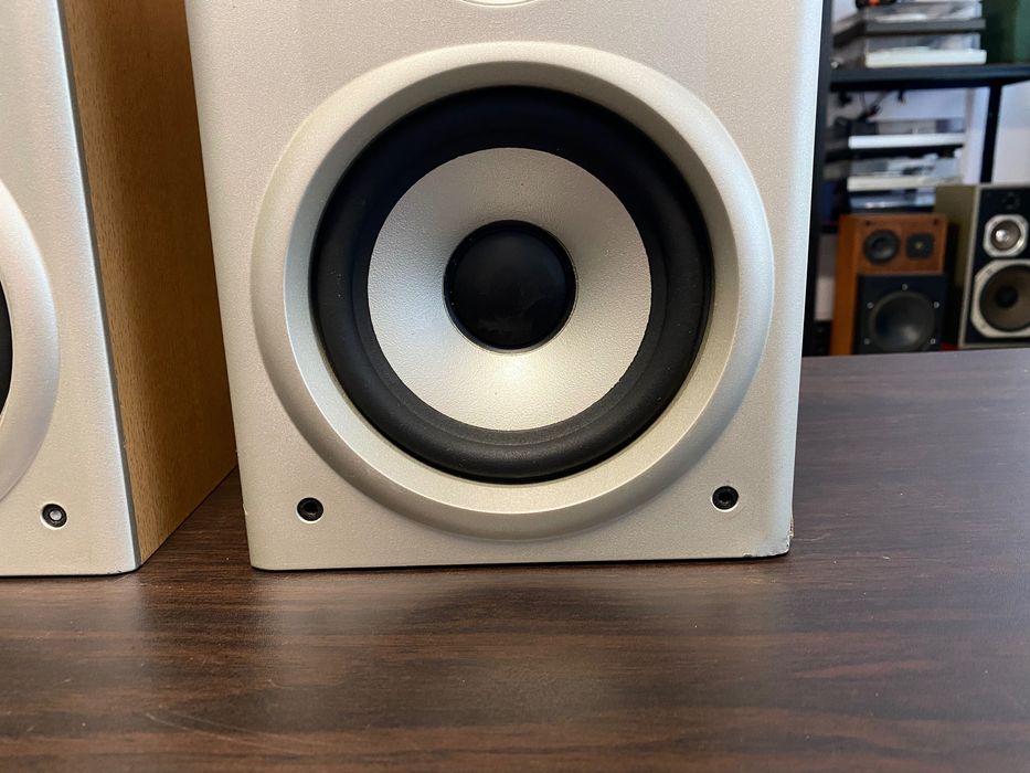 Букшелф тонколони Denon