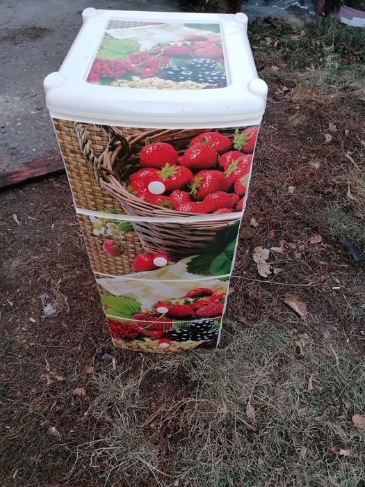 Продам тумбочку 4 секции