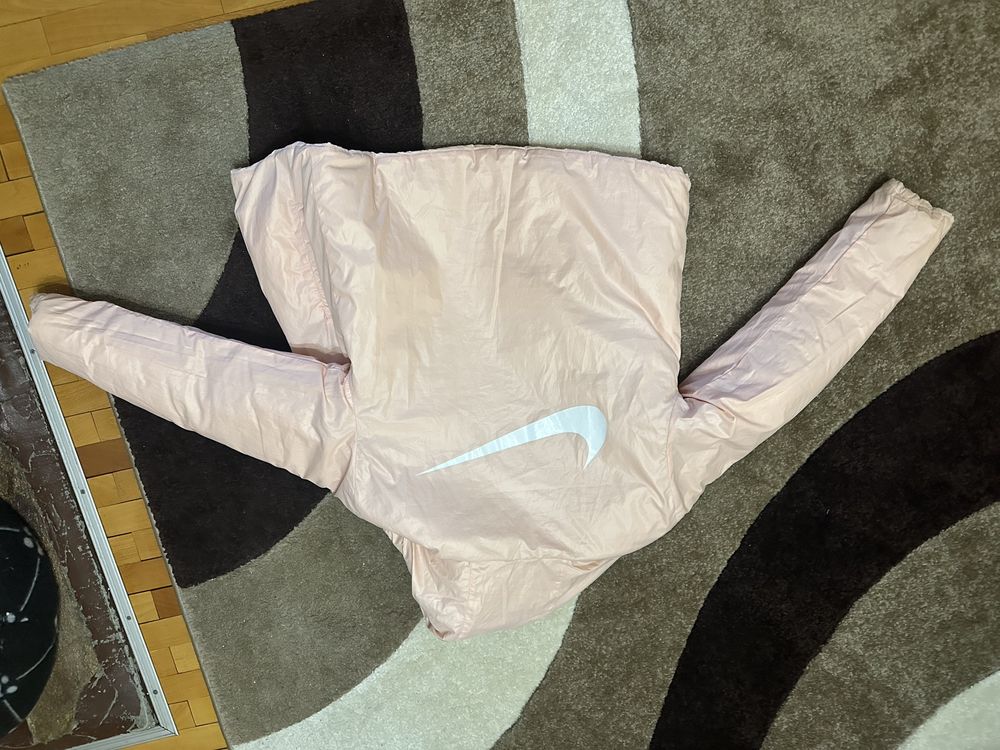 Дамско яке Nike S
