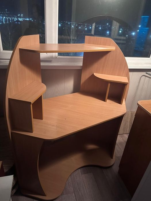 Продам стол компьютерный