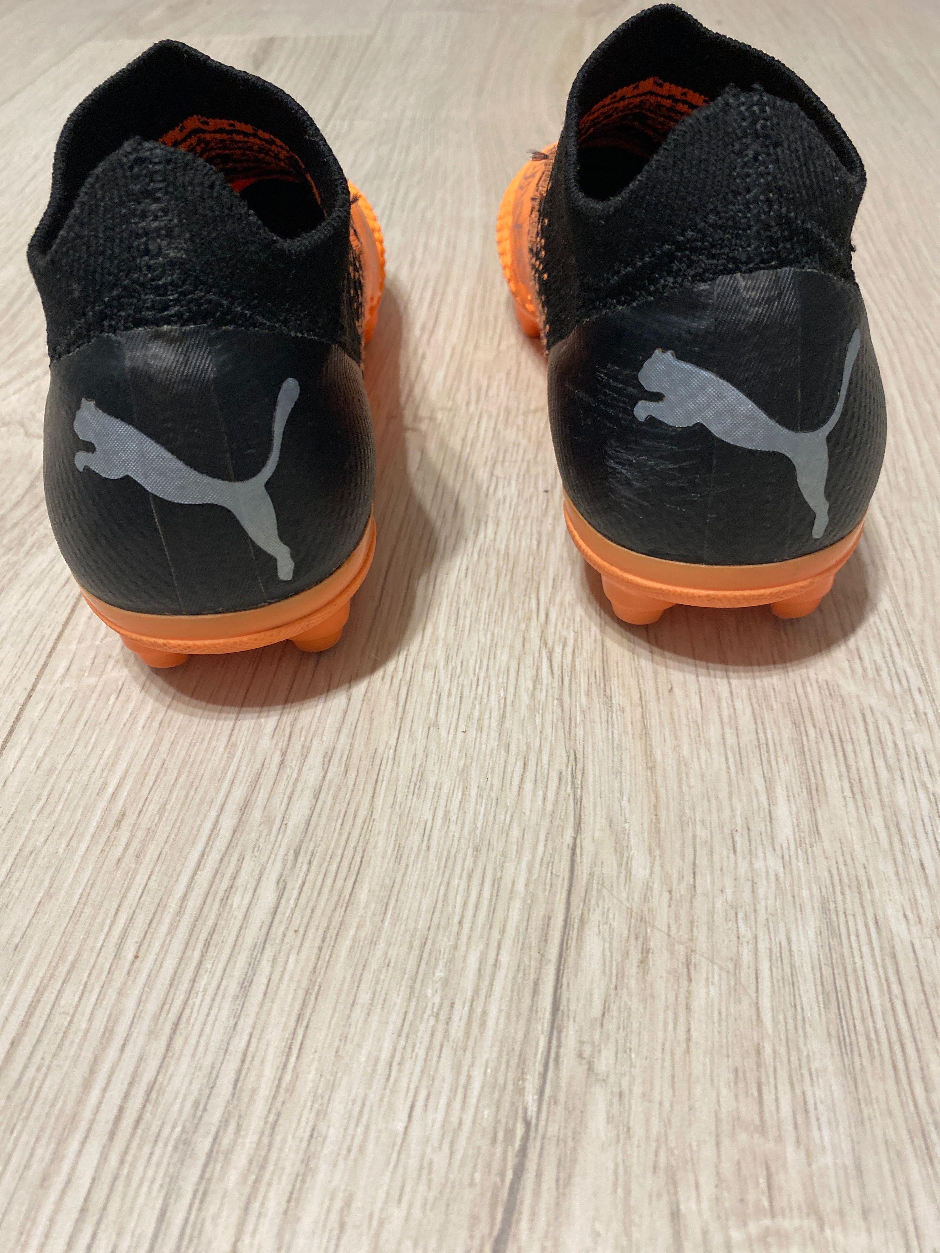 Ghete fotbal Puma Future Z negru, portocaliu.(nr 33)