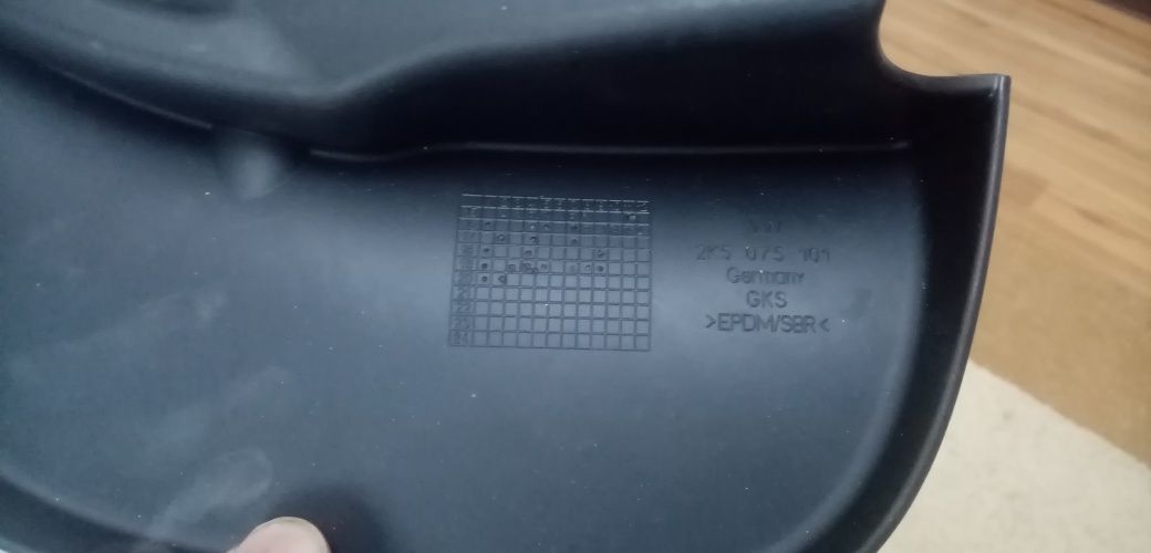 Продаётся брызговики от  фолусвагена caddy