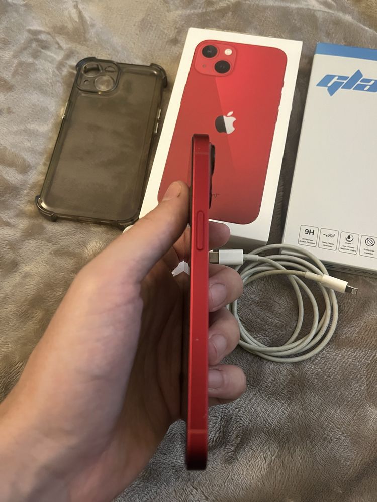 Iphone 13 червен