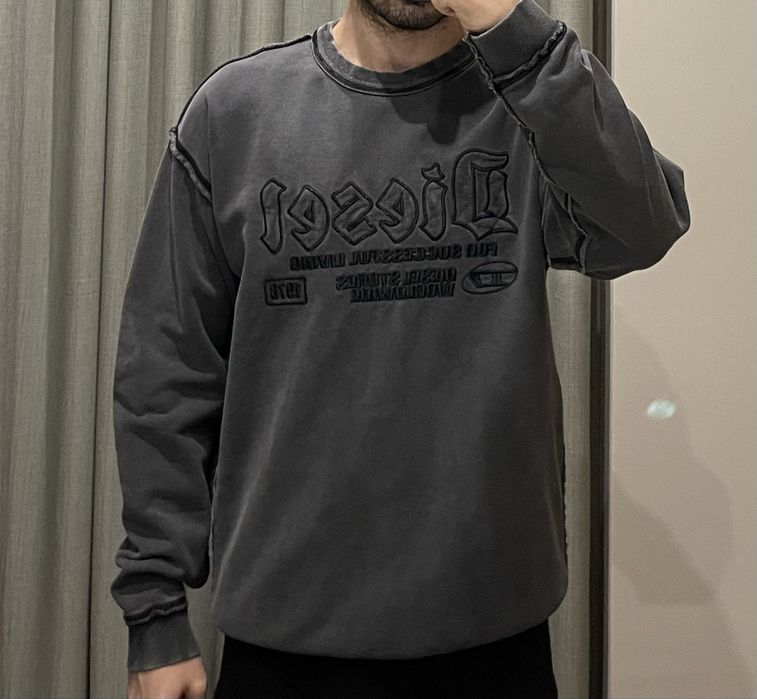 Кофта от DIESEL.