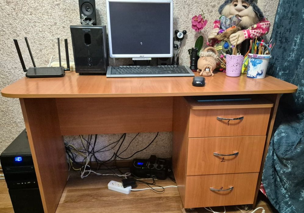 Продам  стол письменный