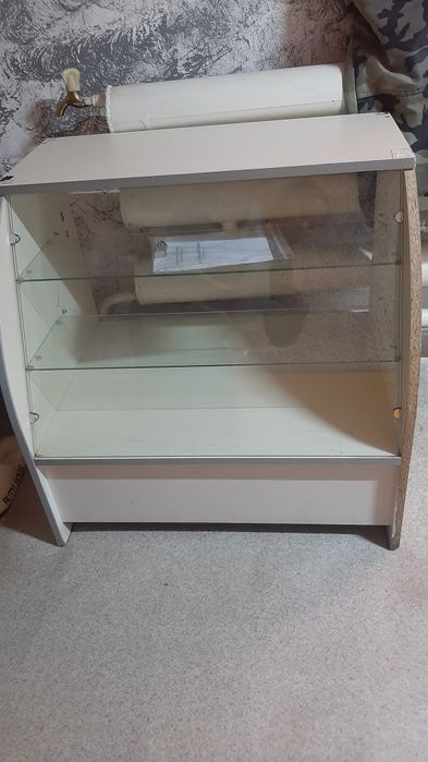 Полка шкафы для кассовой зона. Для магазина