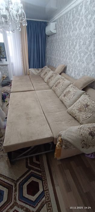 Продается диван 4 метров
