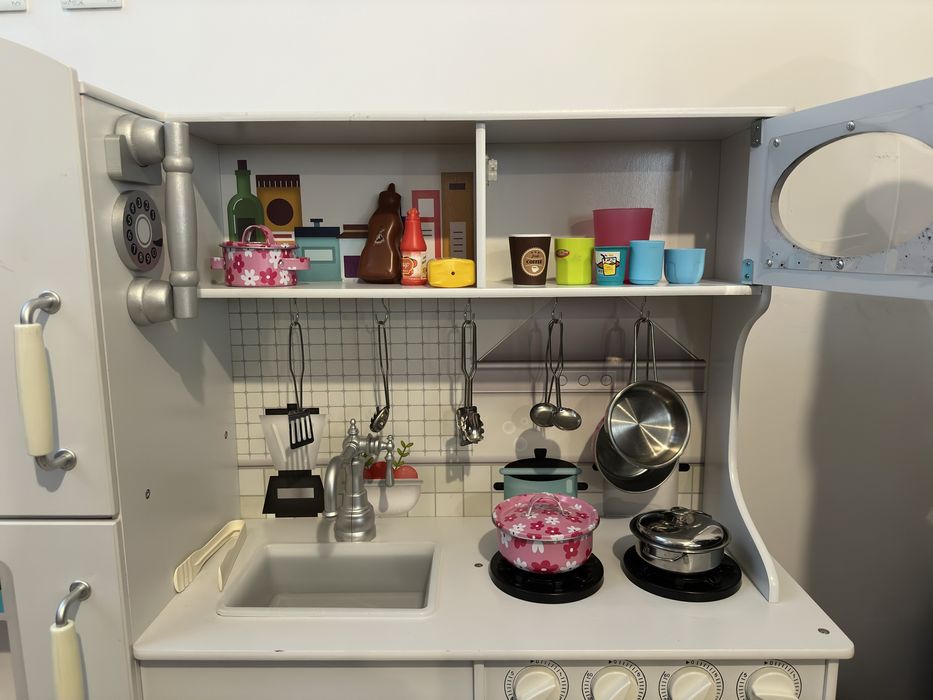 Голяма дървена кухня