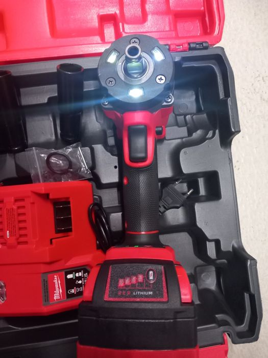 Pistol impact mediu milwaukee m18 . 500n.m,cupla 1/2 nou