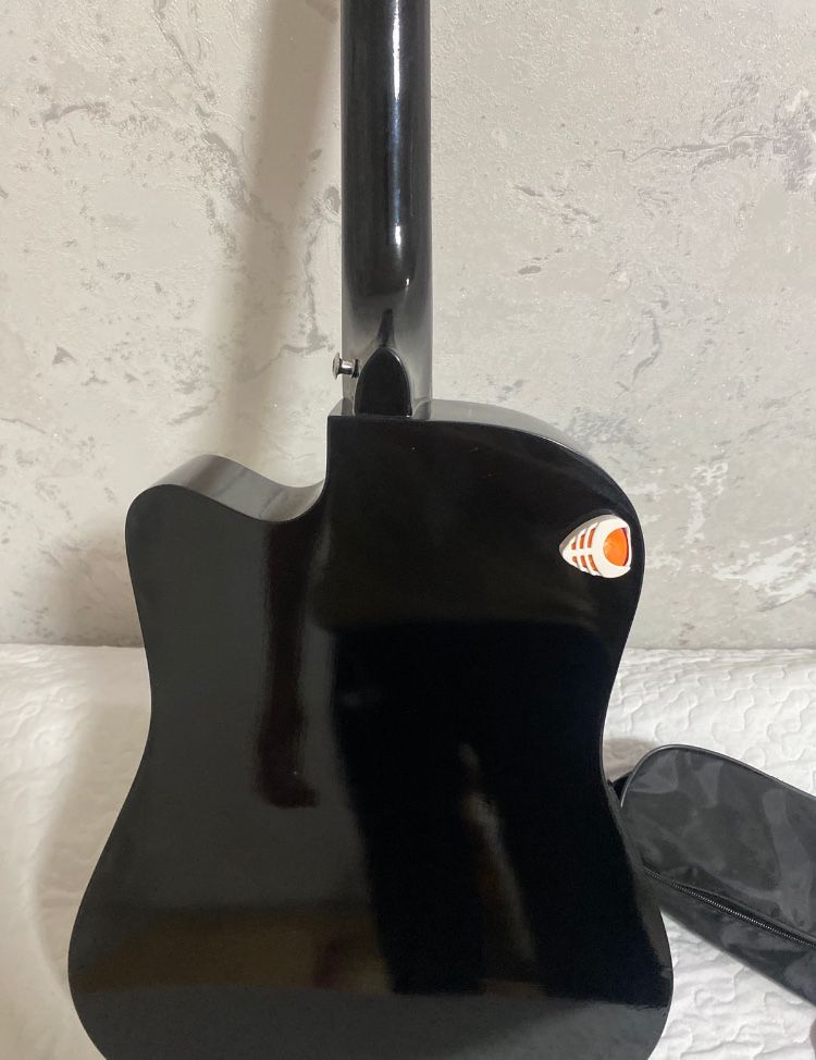 Gitara yaxshi qirilgan joyi yoq