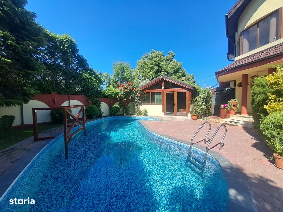Casa individuala cu piscina. P+1+M. zona foarte buna