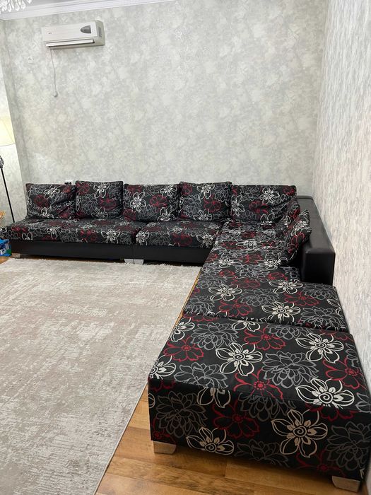 Диван для гостиной.