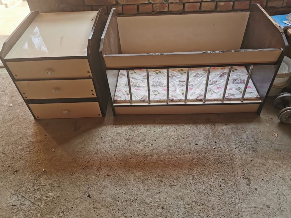 Манеж и кравать