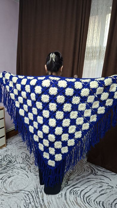 Продаётся большой шаль ручная работа