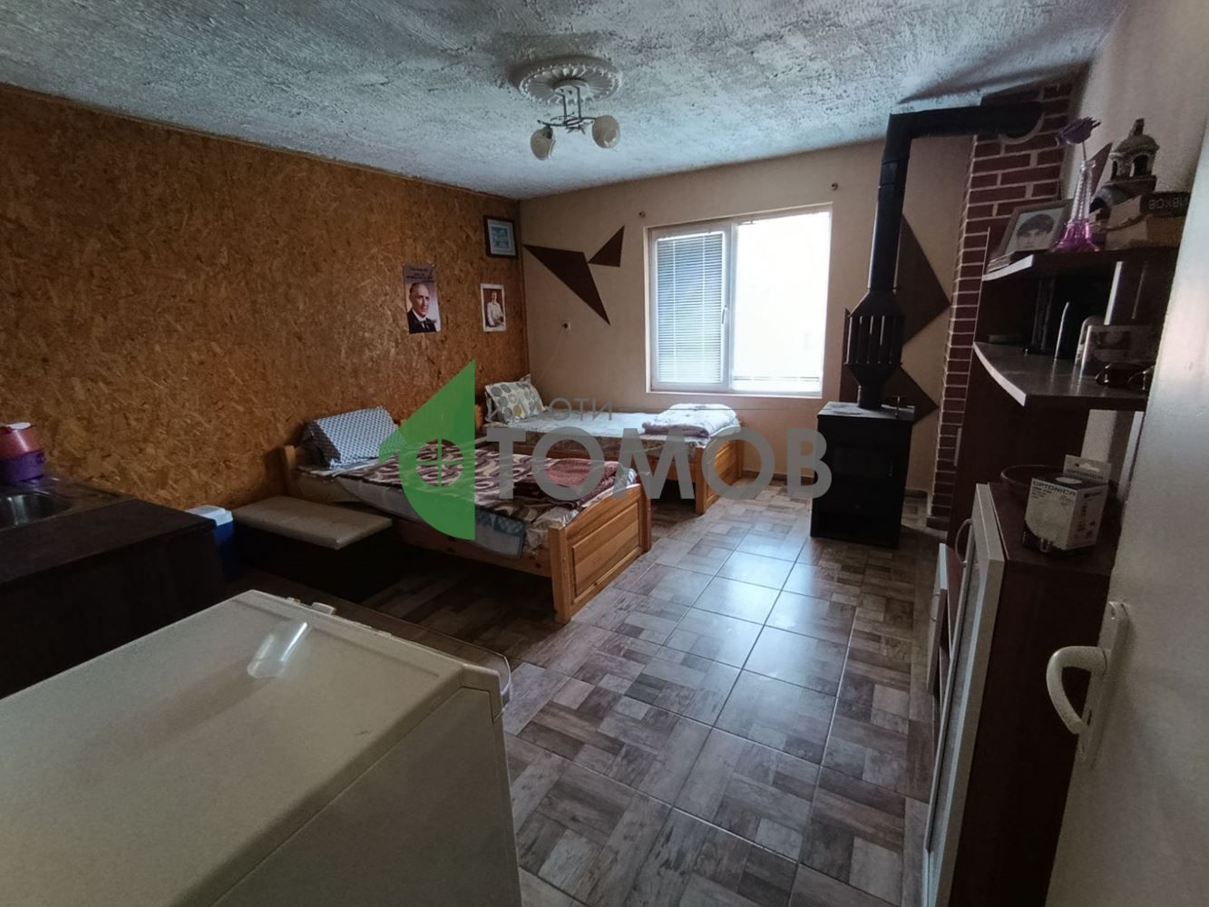 Къща с търговски обект в село Боздуганово