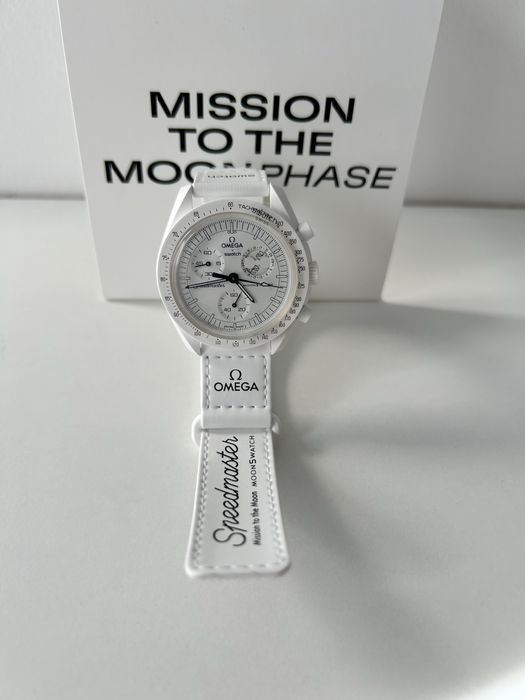 Ceas Swatch X Omega Mission to MoonPHASE Snoopy Edition .