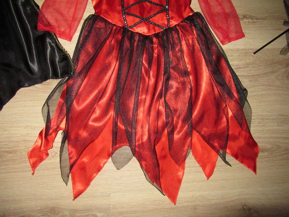 ХЕЛОУИН КОСТЮМ/рокля с аксесоари--128 номер