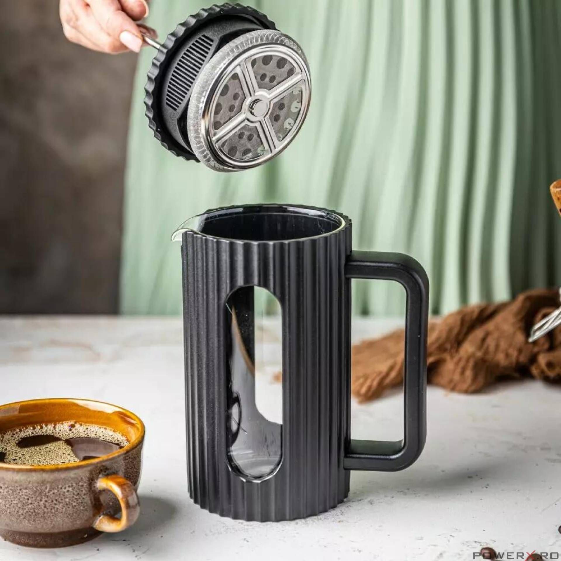 Infuzor pentru cafea si ceai, cu piston, 0,60 l, negru, Klausberg