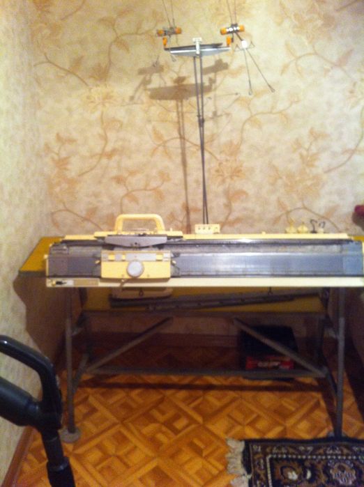 Продам вязальную машину Simak(KR-830)
