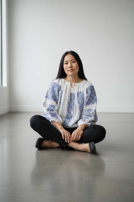 Ie traditionala lucrata manual , ie nationala cusuta de mana