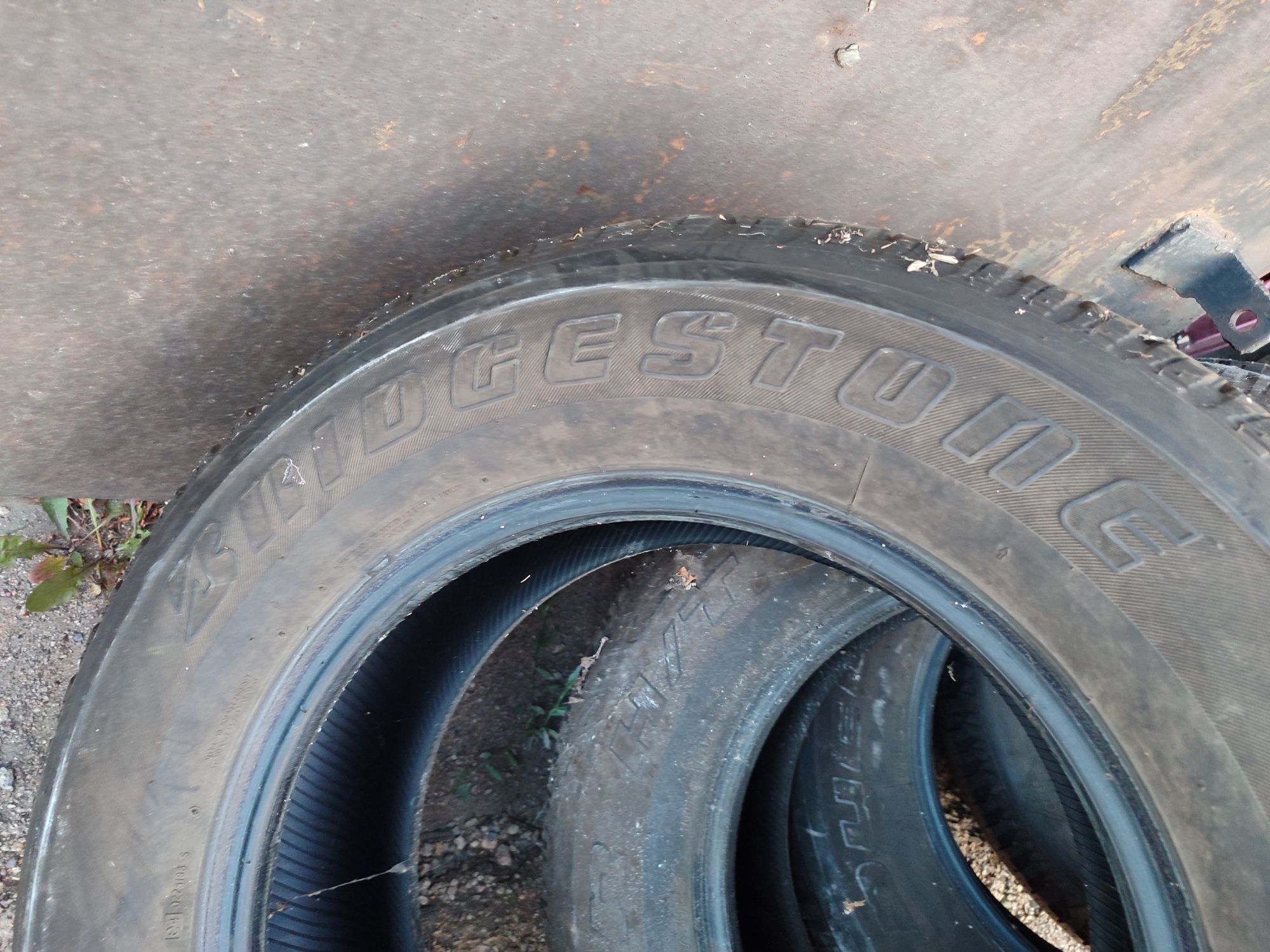 Продаются три шины Bridgestone