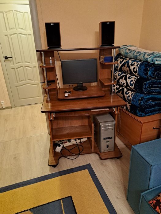 Стол компьютерный