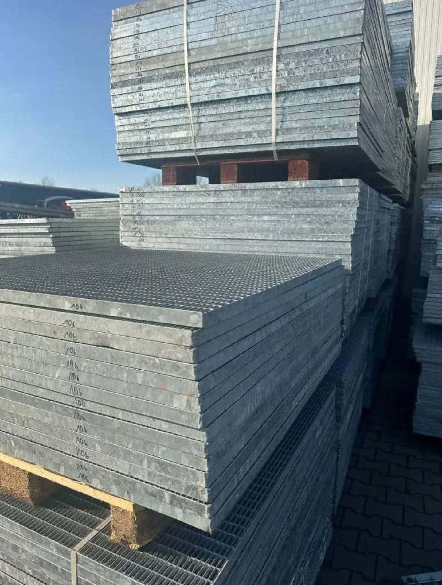 Vindem grătare zincate galvanizate la ori ce dimensiuni se debitează ș