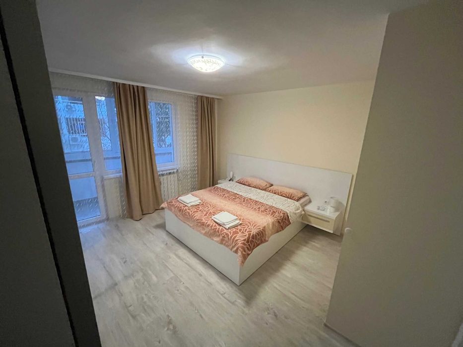 Дава се под наем Двустаен апартамент в Бургас, Лазур - 75 кв.м за 600 € - Снимка #3