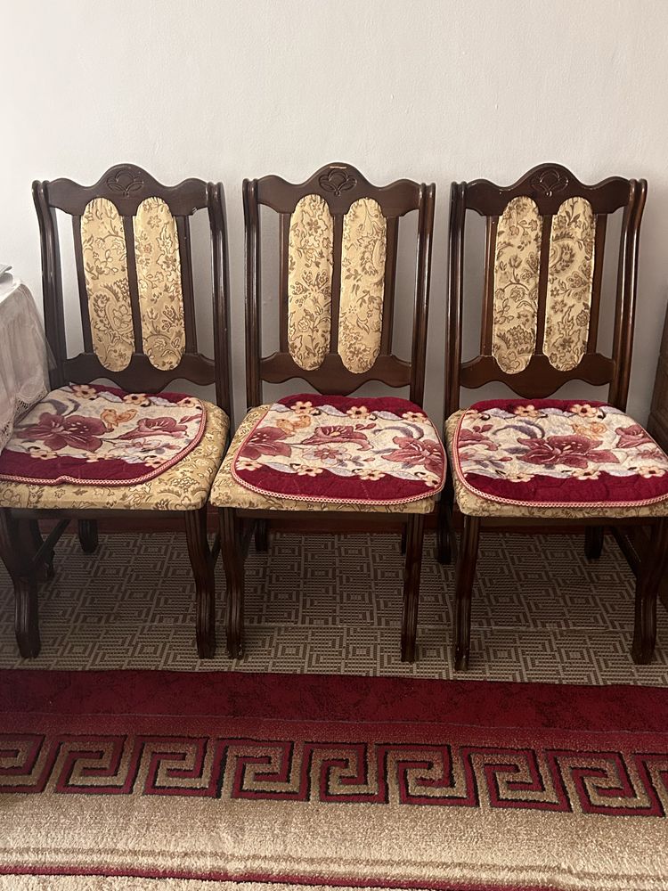 СРОЧНО ПРОДАМ Стол и стулья