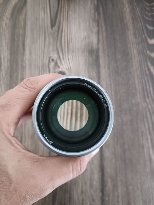 Sirui Sniper 75mm F1.2 autofucus pentru Sony