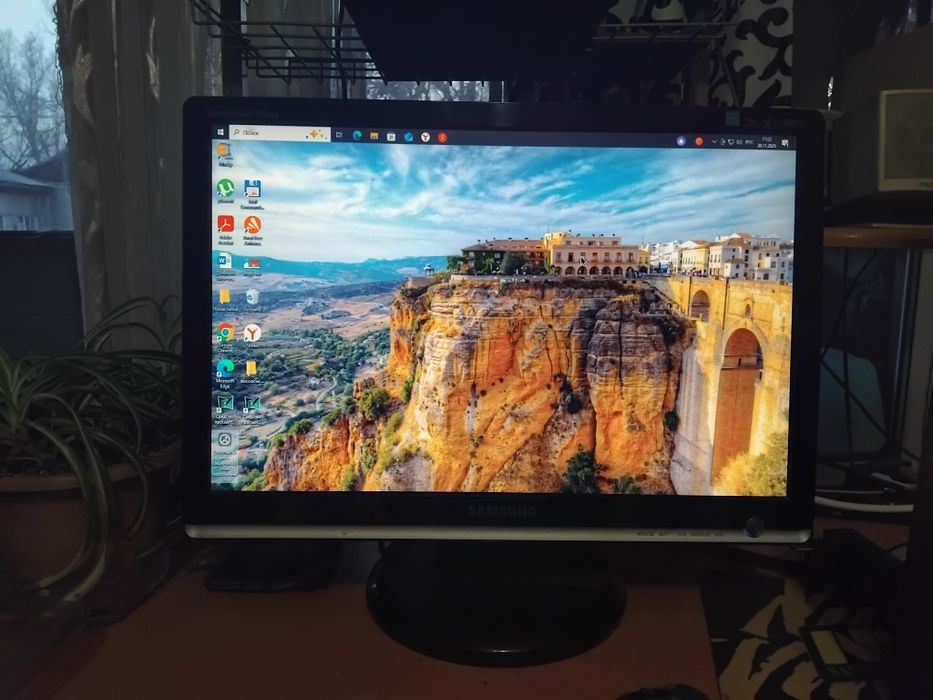 Продам монитор. .