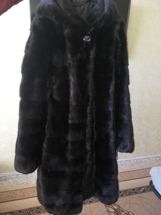 Норковая шүба с копюшоном. 44-46 размер. Чёрный бриллиант.