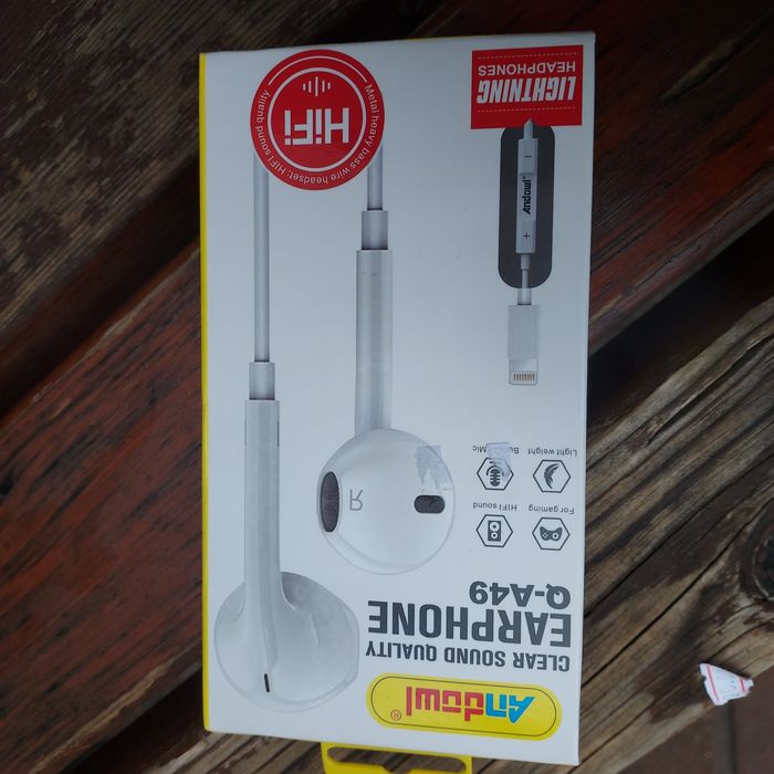 Casti cu fir pentru iPhone