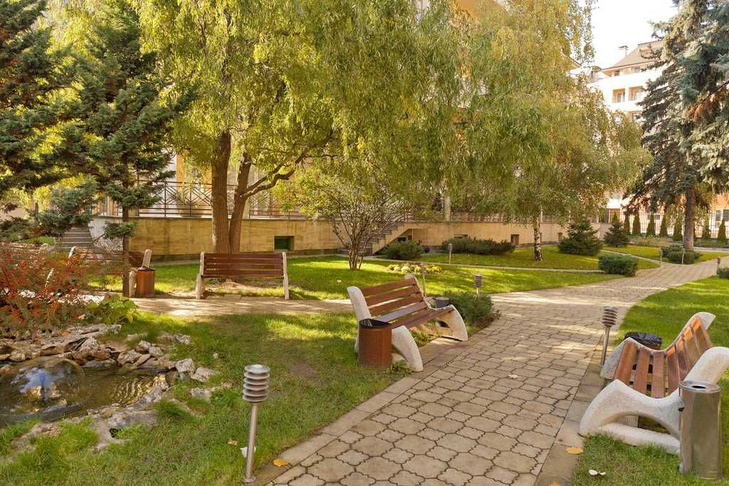 Продавам обзаведен апартамент в затворен комплекс в гр. София
